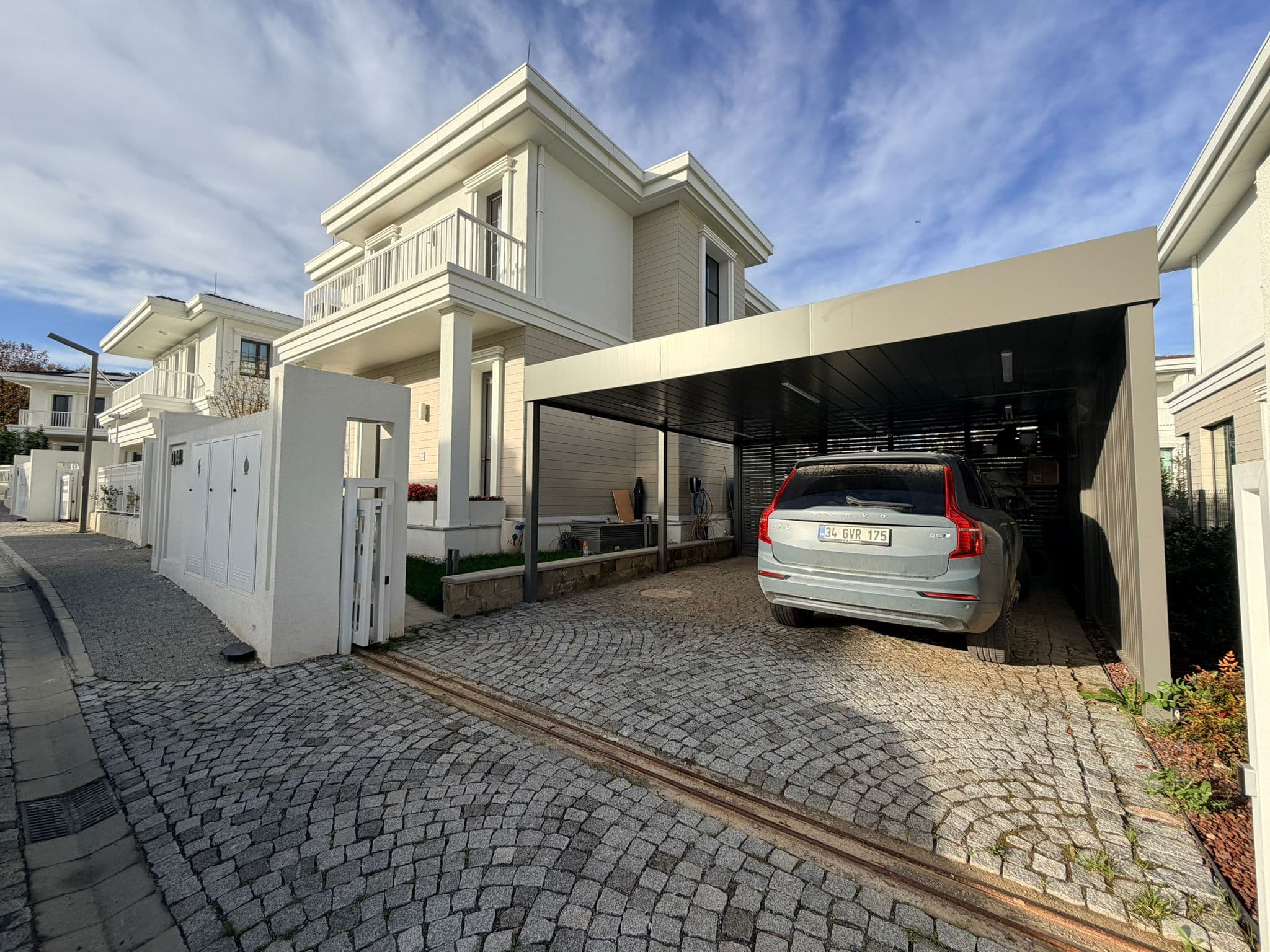 ÇINARKÖY EVLERİNDE SATILIK ÖZEL DİZAYN VİLLA