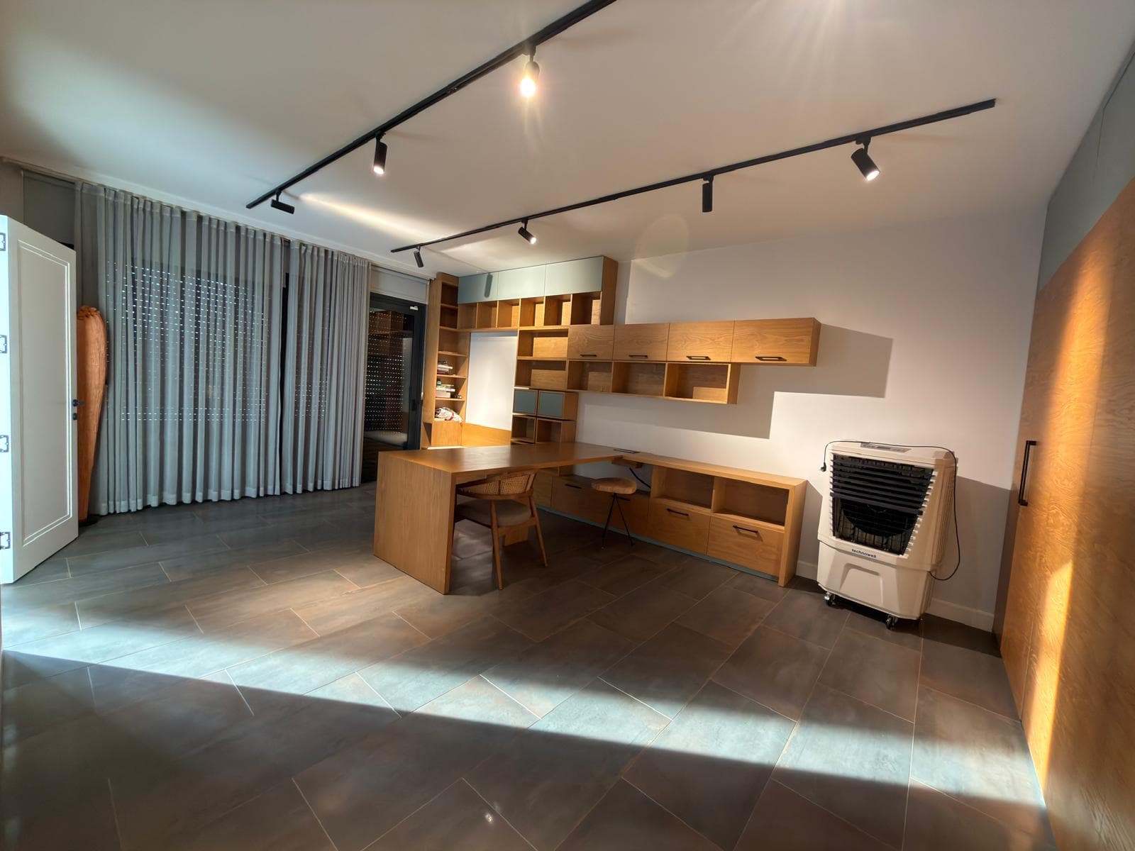 ÇEKMEKÖY REŞADİYE’DE SATILIK ÖZEL TASARIM VİLLA  Reşadiye Köyü’nün doğayla iç içe ve huzurlu konumunda, 1.000 m² arsa üzerinde iskanlı olarak inşa edilmiş lüks villamız satışa sunulmuştur. - Görsel 4