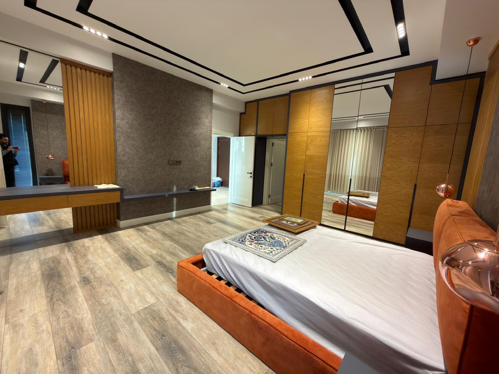 ÇEKMEKÖY REŞADİYE’DE SATILIK ÖZEL TASARIM VİLLA  Reşadiye Köyü’nün doğayla iç içe ve huzurlu konumunda, 1.000 m² arsa üzerinde iskanlı olarak inşa edilmiş lüks villamız satışa sunulmuştur. - Görsel 10