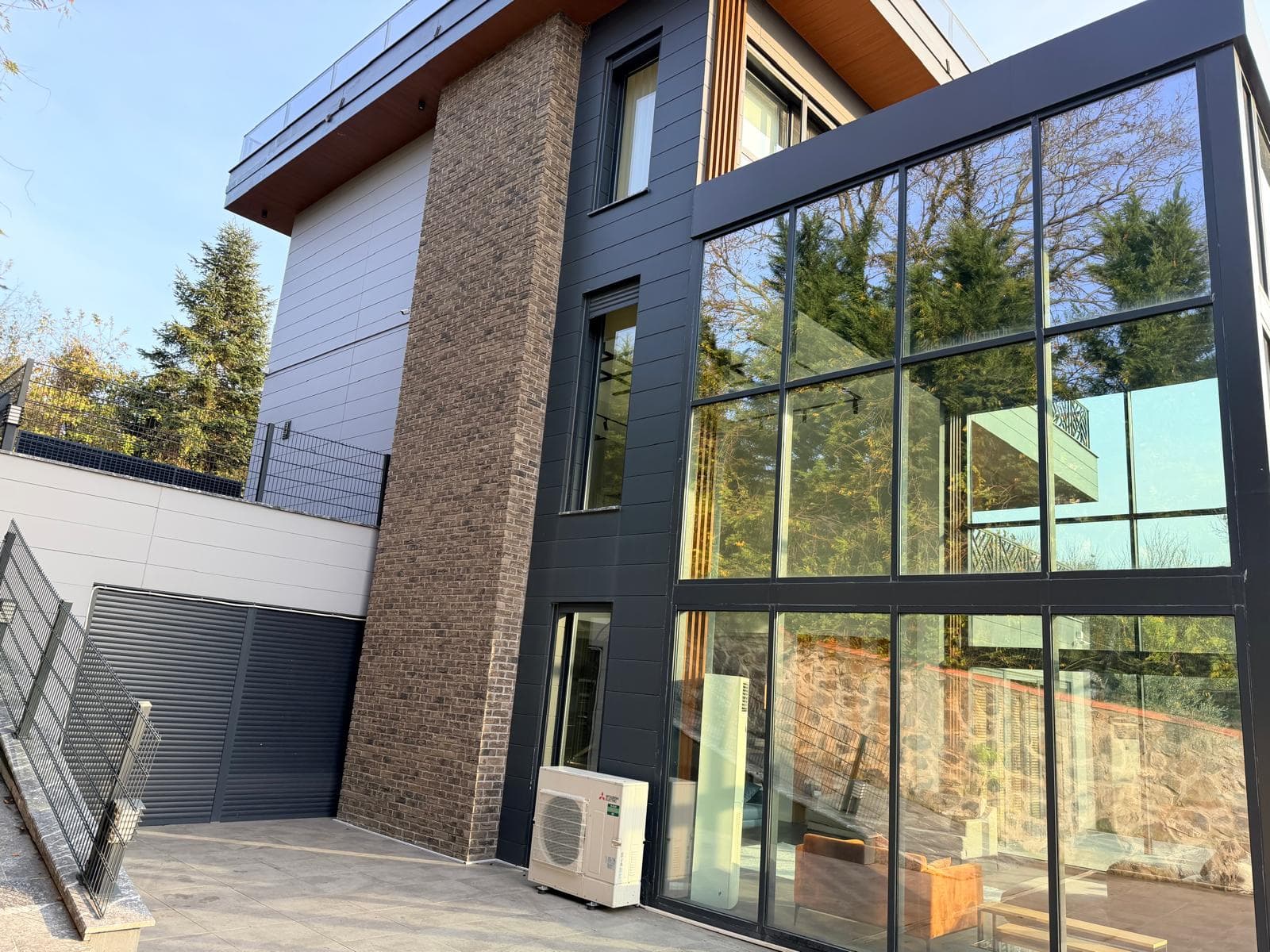 ÇEKMEKÖY REŞADİYE’DE SATILIK ÖZEL TASARIM VİLLA  Reşadiye Köyü’nün doğayla iç içe ve huzurlu konumunda, 1.000 m² arsa üzerinde iskanlı olarak inşa edilmiş lüks villamız satışa sunulmuştur. - Görsel 13